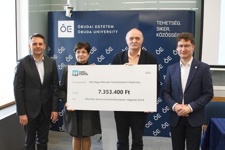 Újabb, közel 7 és félmilliós támogatás érkezett az Óbudai Egyetemre a Howmet Aerospace Alapítványtól